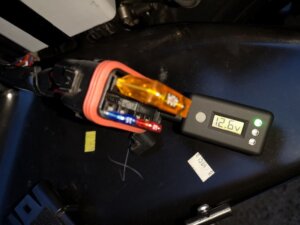 バッテリーテンダー電圧チェッカー