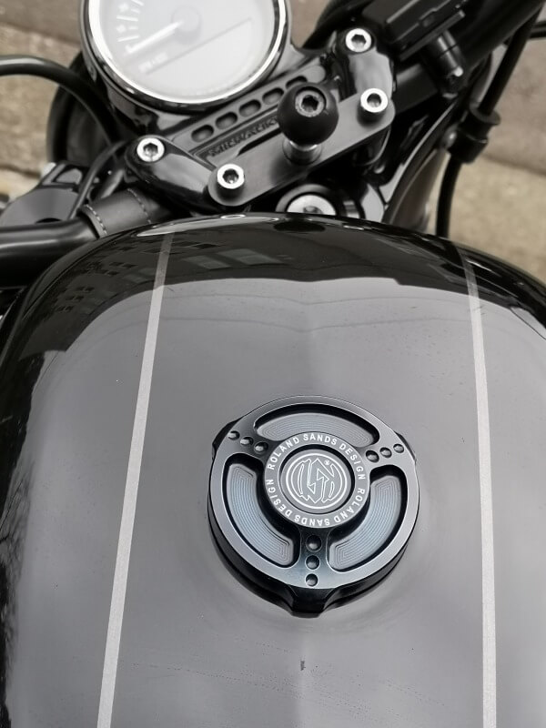Harley-da ハーレー バイク  中のための左糸で非吸い込まれたスパナ鍵を持つ価格V因子ガスキャップ